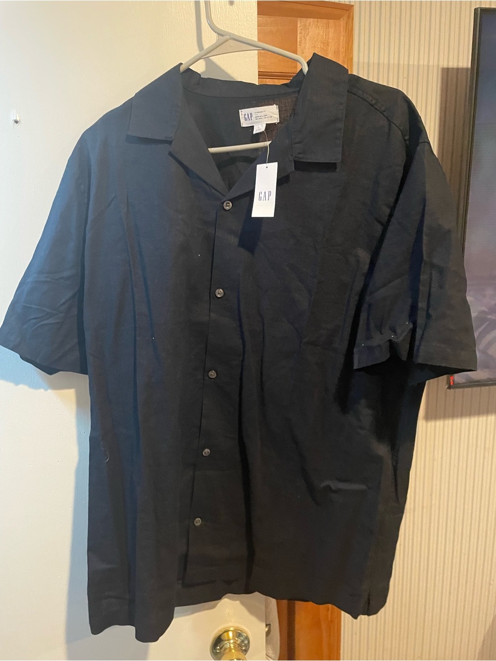 Gap Men’s Velvet Button Down Black T Shirt Size Large